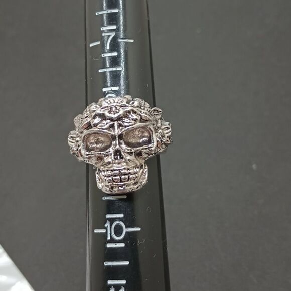 LARGE Silver silver sugar skull ring - Picture 4 of 9
